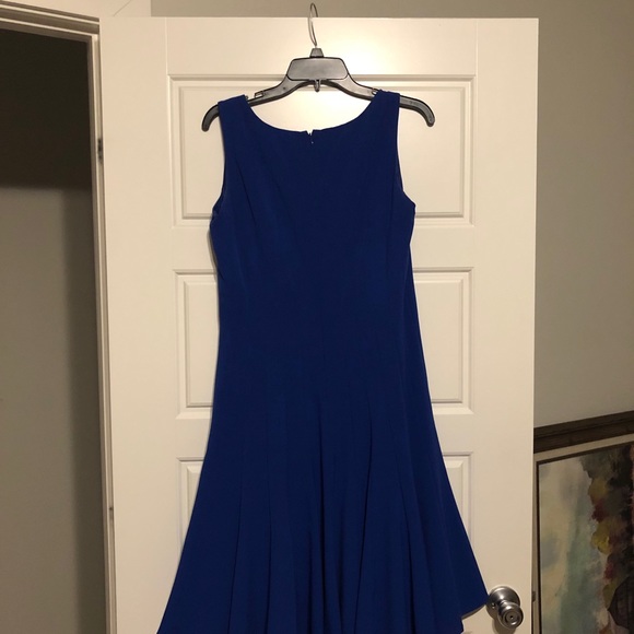 Beautiful dress - Picture 3 of 4